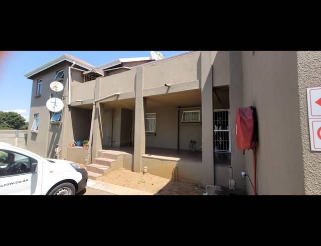 3 BEDROOM TOWNHOUSE FOR SALE IN FLORENTIA